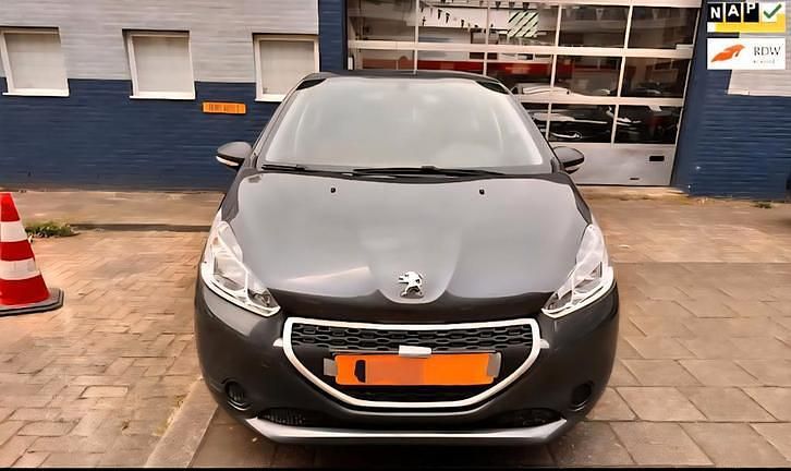 Occasion 2014 Peugeot 208 Hatchback | € 3.150 (Super prijs) - Afbeelding 1/4