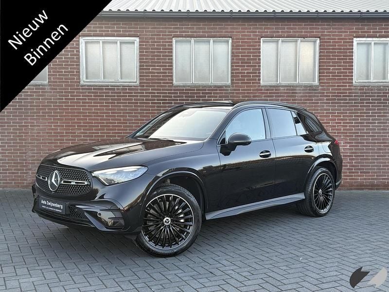 Zwart Occasion 2023 Mercedes GLC300 AMG line SUV | € 57.500 (Goede deal) - Afbeelding 1/4