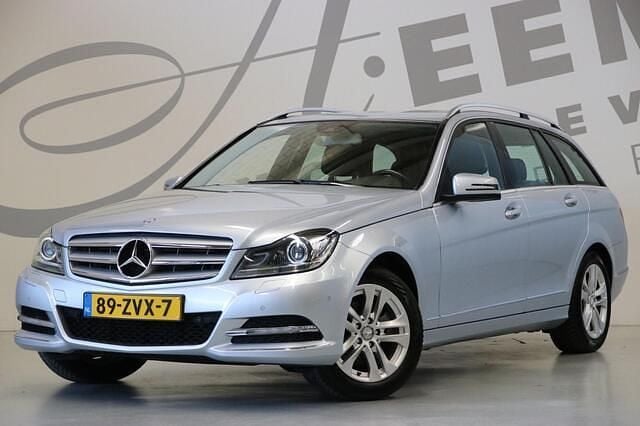Grijs (metallic) Gebruikt 2013 Mercedes C180 Stationwagen | € 10.750 (Eerlijke prijs) - Afbeelding 1/4