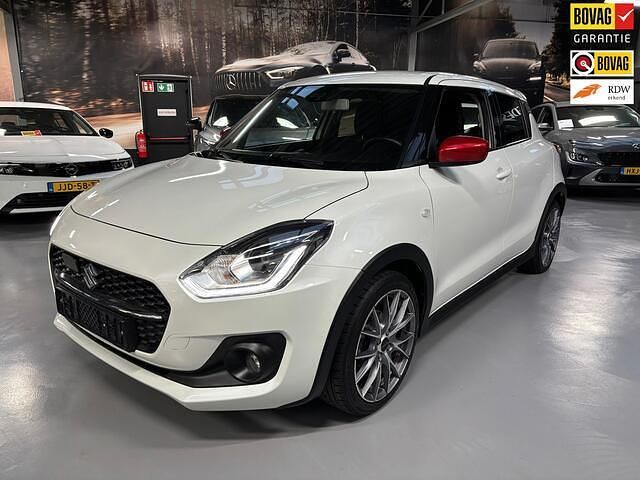 Wit Occasion 2022 Suzuki Swift Hatchback | € 15.650 (Eerlijke prijs) - Afbeelding 1/4