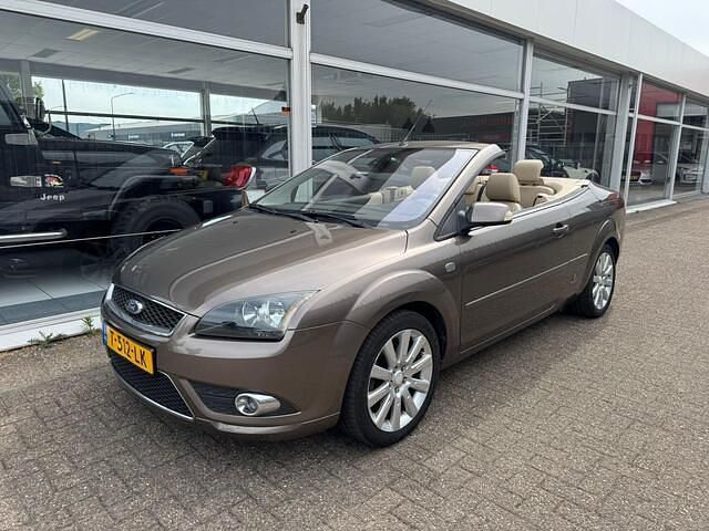 Bruin Occasion 2007 Ford Focus Cabriolet Trend Cabriolet | € 3.999 - Afbeelding 1/4