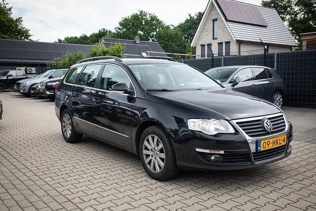 Zwart Gebruikt 2009 VW Passat Comfortline Stationwagen | € 2.950 (Eerlijke prijs) - Afbeelding 1/4