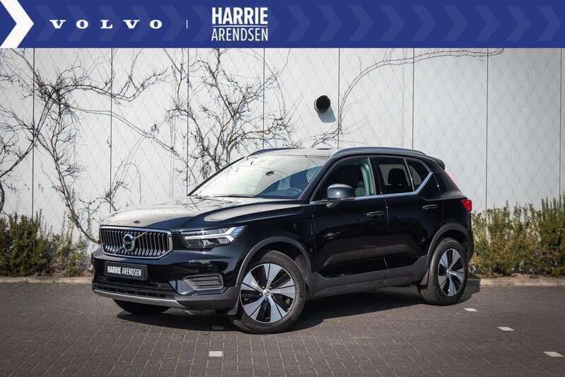 Zwart Gebruikt 2022 Volvo XC40 Inscription SUV | € 34.899 (Goede deal) - Afbeelding 1/4