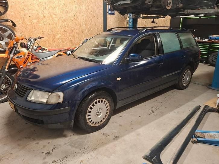 Gebruikt 2000 VW Passat | € 950 - Afbeelding 1/4