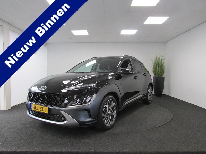 Zwart, metallic lak Gebruikt 2022 Hyundai Kona SUV | € 25.250 (Eerlijke prijs) - Afbeelding 1/4