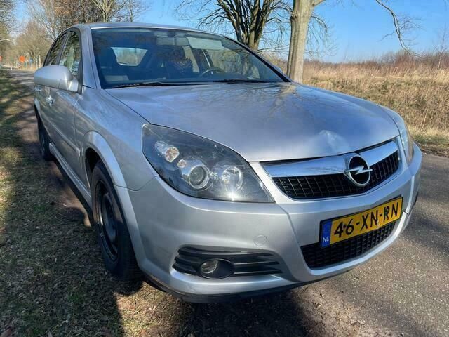 Grijs Gebruikt 2007 Opel Vectra GTS Business Hatchback | € 1.450 (Goede deal) - Afbeelding 1/4