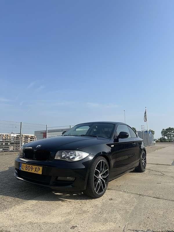 Zwart Gebruikt 2010 BMW 120 Coupé Executive Coupé | € 8.500 - Afbeelding 1/4