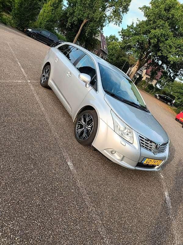 Zilver Gebruikt 2009 Toyota Avensis Stationwagen | € 4.950 (Goede deal) - Afbeelding 1/4