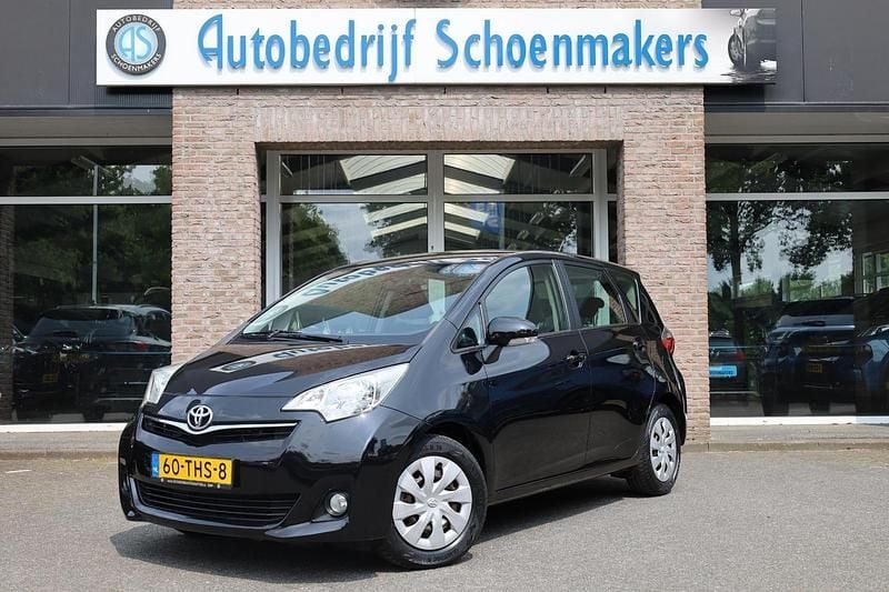 Zwart Occasion 2012 Toyota Verso-S MPV | € 9.995 (Eerlijke prijs) - Afbeelding 1/4