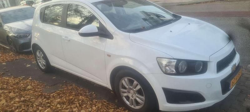 Wit Occasion 2011 Chevrolet Aveo LT Hatchback | € 2.999 (Eerlijke prijs) - Afbeelding 1/3