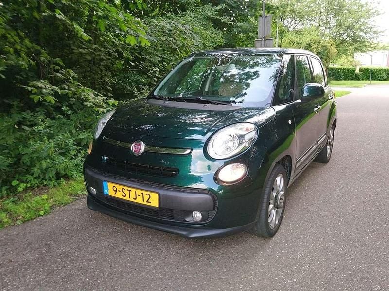 Groen Gebruikt 2013 Fiat 500L Lounge MPV | € 4.650 (Goede deal) - Afbeelding 1/4