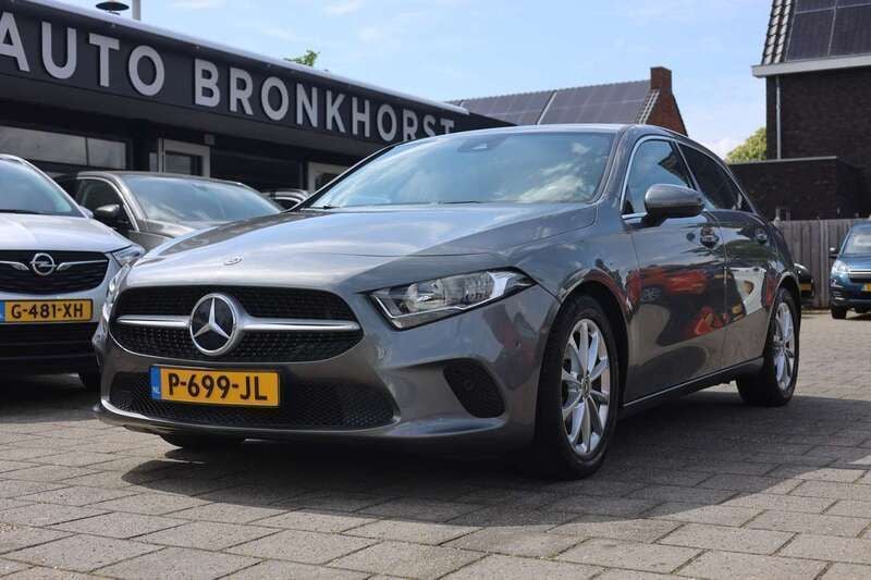 Grijs Gebruikt 2019 Mercedes A220 Advantage Hatchback | € 20.950 (Super prijs) - Afbeelding 1/4