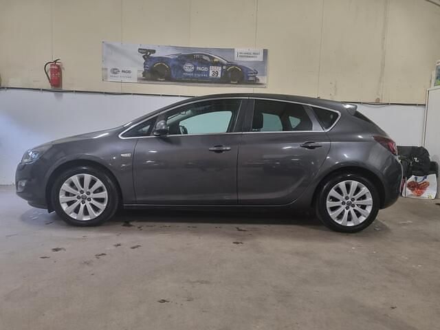 Occasion Opel Astra Cosmo 140 PK (102 kW) 2011 Grijs Hatchback