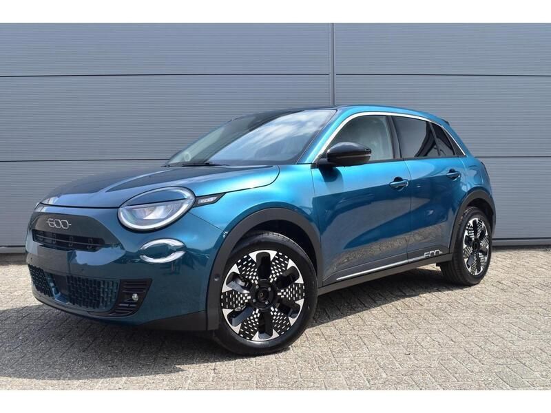 Blauw Nieuw 2025 Fiat 600E La Prima SUV | € 34.890 - Afbeelding 1/3