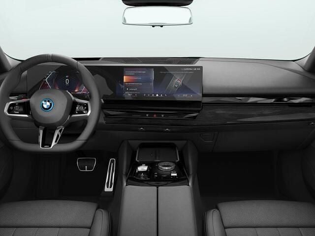 Nieuw BMW 550e M Sport 489 PK (359 kW) 2025 Grijs Stationwagen