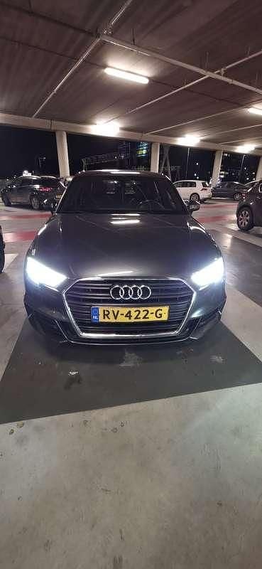Grijs Gebruikt 2018 Audi A3 Sport Hatchback | € 14.750 (Goede deal) - Afbeelding 1/4