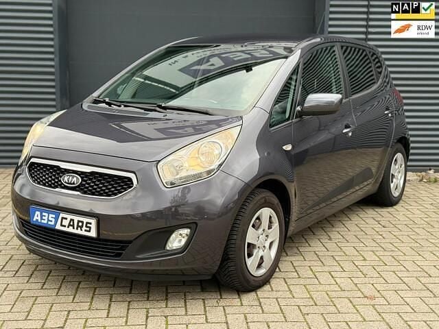 Grijs Gebruikt 2012 Kia Venga Plus Hatchback | € 3.950 (Goede deal) - Afbeelding 1/4