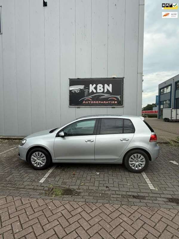 Grijs, metallic lak Gebruikt 2010 VW Golf VI Hatchback | € 2.499 (Super prijs) - Afbeelding 1/4