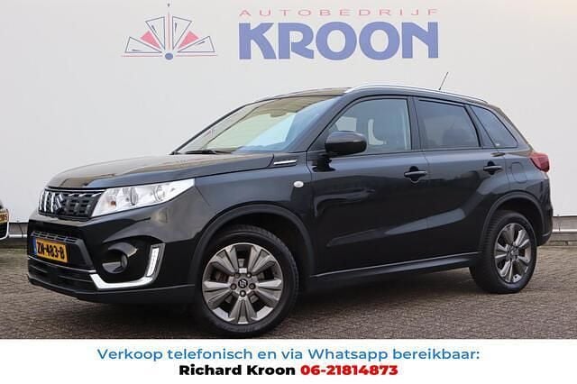 Zwart (metallic) Gebruikt 2019 Suzuki Vitara SUV | € 16.750 (Eerlijke prijs) - Afbeelding 1/4