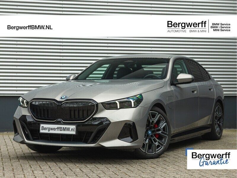 Grijs, metallic lak Gebruikt 2024 BMW 530 M Sport Sedan | € 62.875 - Afbeelding 1/4