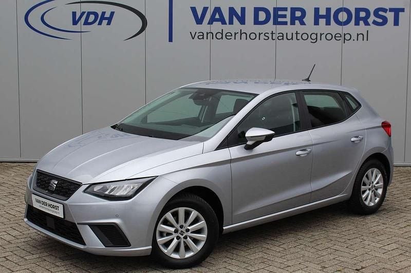 Zilver, metallic lak Gebruikt 2021 Seat Ibiza Style Hatchback | € 20.880 (Duur) - Afbeelding 1/3