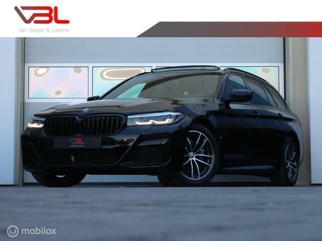 Zwart Gebruikt 2021 BMW 530e Executive Stationwagen | € 45.940 (Iets duurder) - Afbeelding 1/4