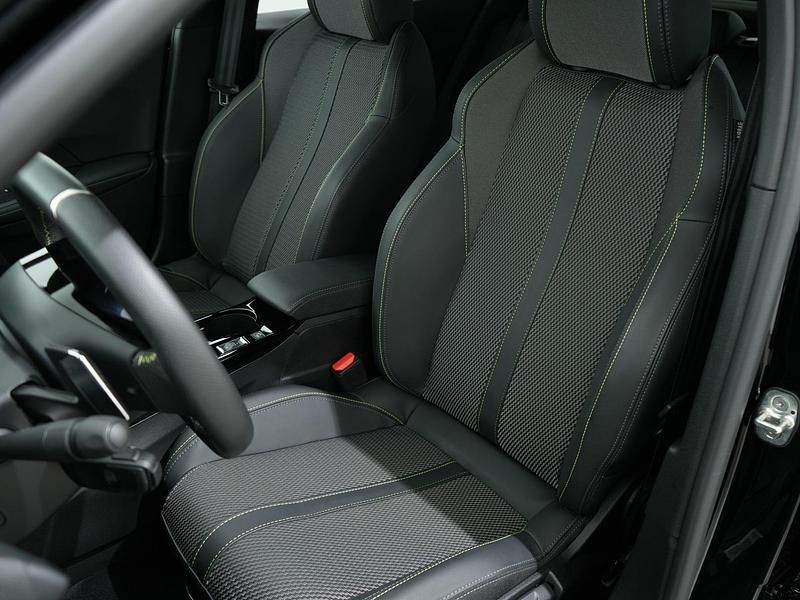 Occasion Peugeot 2008 GT 136 PK (100 kW) 2025 Zwart SUV