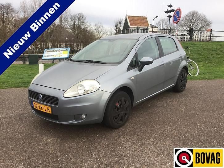 Grijs (metallic) Gebruikt 2007 Fiat Grande Punto Dynamic Hatchback | € 999 (Super prijs) - Afbeelding 1/4