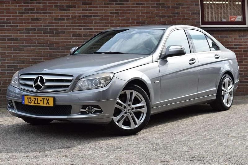 Grijs Gebruikt 2008 Mercedes C220 Avantgarde Sedan | € 5.949 (Eerlijke prijs) - Afbeelding 1/4