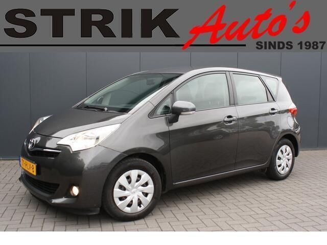 Grijs Gebruikt 2011 Toyota Verso-S MPV | € 5.888 (Eerlijke prijs) - Afbeelding 1/4
