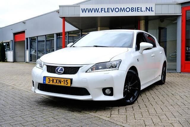 Wit Gebruikt 2013 Lexus CT200h Sport Line Hatchback | € 11.950 (Eerlijke prijs) - Afbeelding 1/4