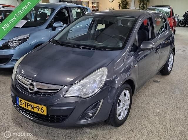 Grijs Occasion 2013 Opel Corsa Hatchback | € 5.995 (Eerlijke prijs) - Afbeelding 1/4