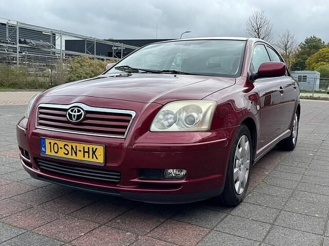 Rood Gebruikt 2006 Toyota Avensis Sol Hatchback | € 2.750 (Goede deal) - Afbeelding 1/4