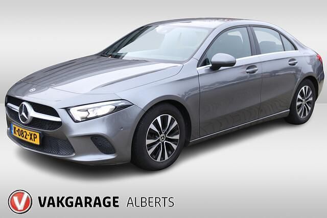 Grijs Occasion 2021 Mercedes A180 Business Sedan | € 23.950 (Super prijs) - Afbeelding 1/4