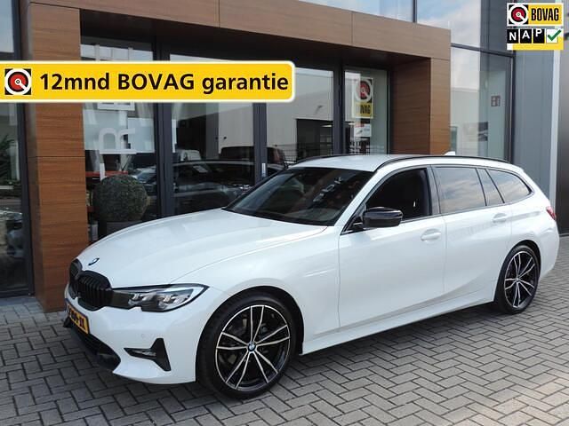 Wit Gebruikt 2020 BMW 318 Efficient Dynamics Stationwagen | € 29.990 (Iets duurder) - Afbeelding 1/4