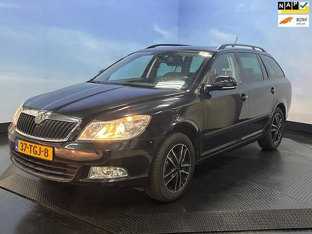 Zwart Gebruikt 2012 Skoda Octavia Business Line Stationwagen | € 4.950 (Goede deal) - Afbeelding 1/4