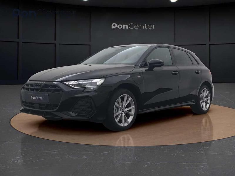 Zwart, metallic lak Nieuw 2025 Audi A3 Sportback e-tron Comfort Sedan | € 48.950 (Goede deal) - Afbeelding 1/4