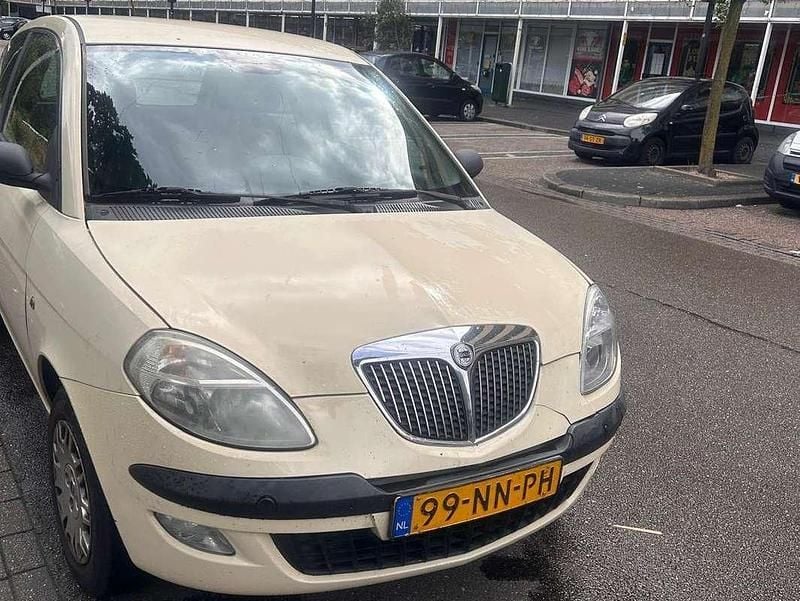 Wit Gebruikt 2004 Lancia Ypsilon Hatchback | € 1.200 - Afbeelding 1/4