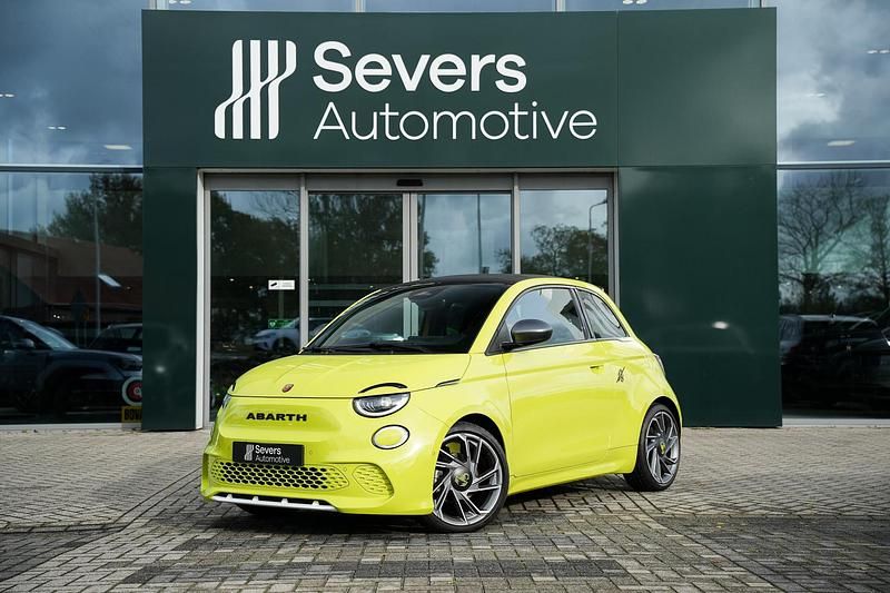 Geel Gebruikt 2023 Abarth 500e Scorpionissima Hatchback | € 26.988 (Eerlijke prijs) - Afbeelding 1/4