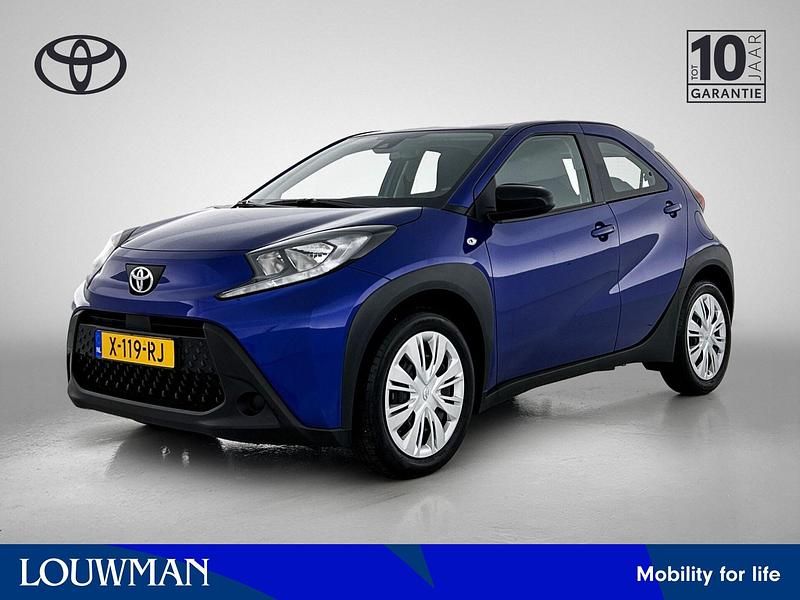 Blauw Gebruikt 2024 Toyota Aygo Play Hatchback | € 19.445 (Goede deal) - Afbeelding 1/3