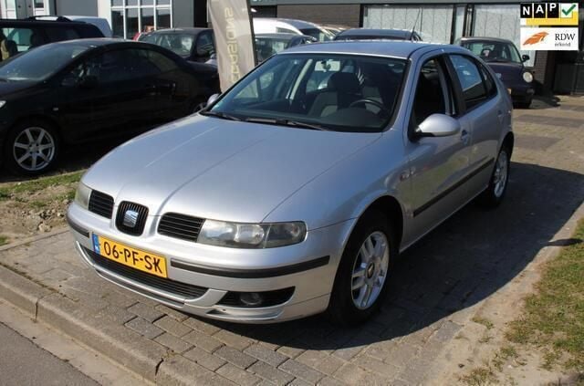 Grijs Gebruikt 2004 Seat Leon Stella Hatchback | € 1.450 (Eerlijke prijs) - Afbeelding 1/4