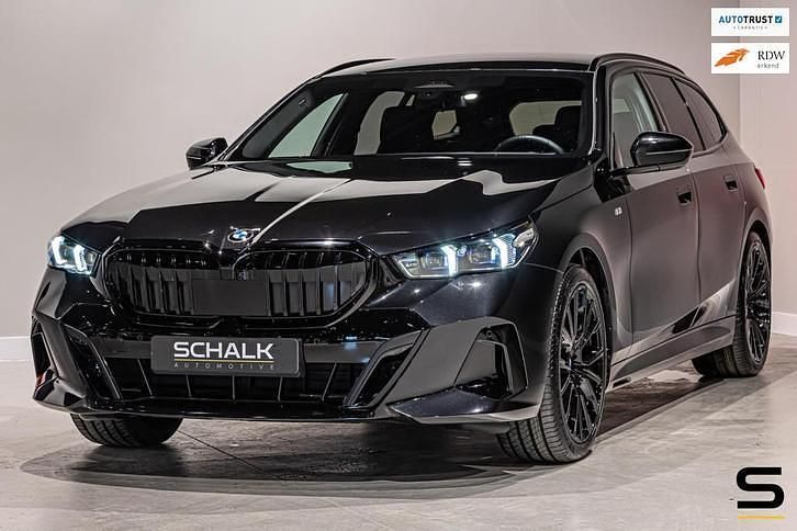 Gebruikt 2025 BMW 520 M Sport Stationwagen | € 59.700 (Goede deal) - Afbeelding 1/4