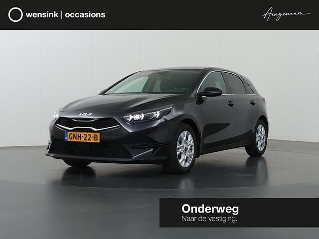 Zwart Gebruikt 2024 Kia Ceed Hatchback | € 24.935 (Iets duurder) - Afbeelding 1/4
