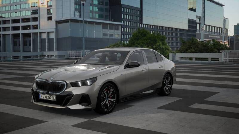 Grijs Nieuw 2025 BMW i5 Executive Sedan | € 93.184 - Afbeelding 1/4