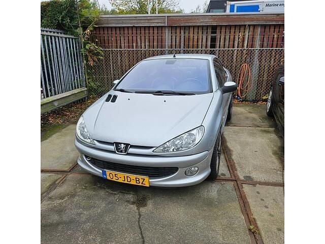 Grijs Occasion 2002 Peugeot 206 CC Cabriolet | € 2.350 (Duur) - Afbeelding 1/4