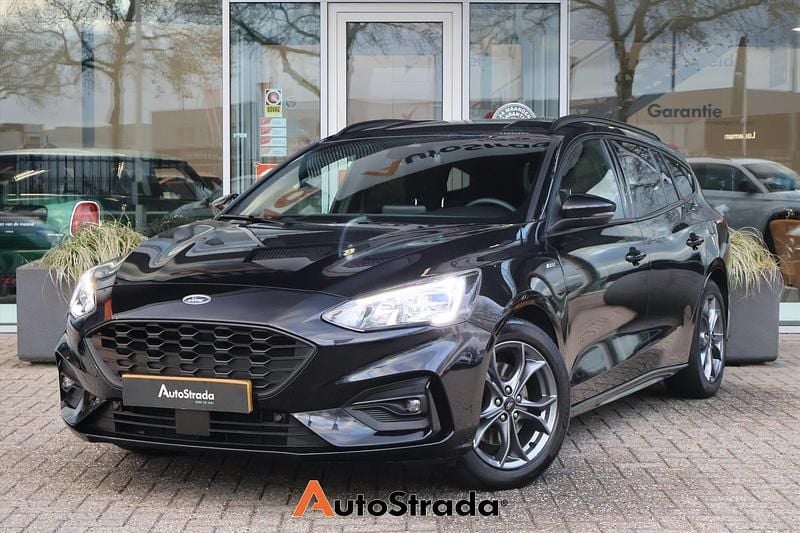 Zwart Gebruikt 2020 Ford Focus ST-Line Stationwagen | € 16.700 (Eerlijke prijs) - Afbeelding 1/4