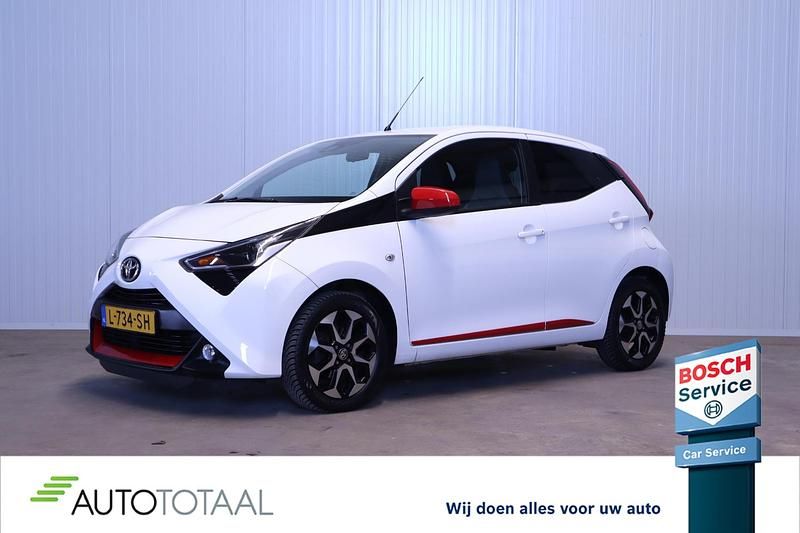 Wit Gebruikt 2021 Toyota Aygo Hatchback | € 14.450 (Iets duurder) - Afbeelding 1/4