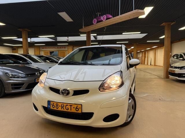 Wit Gebruikt 2011 Toyota Aygo Comfort Hatchback | € 6.950 (Iets duurder) - Afbeelding 1/4