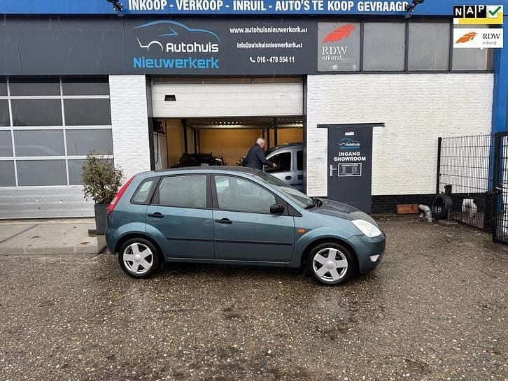Groen Gebruikt 2002 Ford Fiesta Hatchback | € 1.499 (Eerlijke prijs) - Afbeelding 1/4