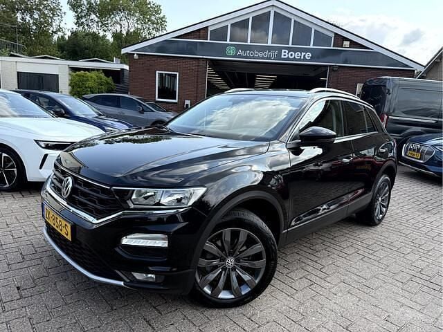Zwart Gebruikt 2019 VW T-Roc Style SUV | € 21.450 (Goede deal) - Afbeelding 1/4
